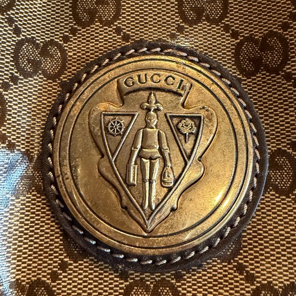 Gucci GG Supreme Canvas Shopper with Vintage Gold Medallion - Picture 3 of 16